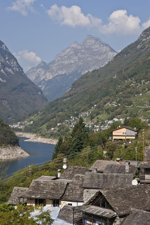 Hotel Al Lago Vogorno Exterior photo