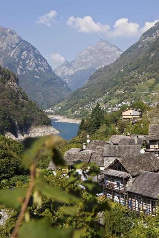Hotel Al Lago Vogorno Exterior photo